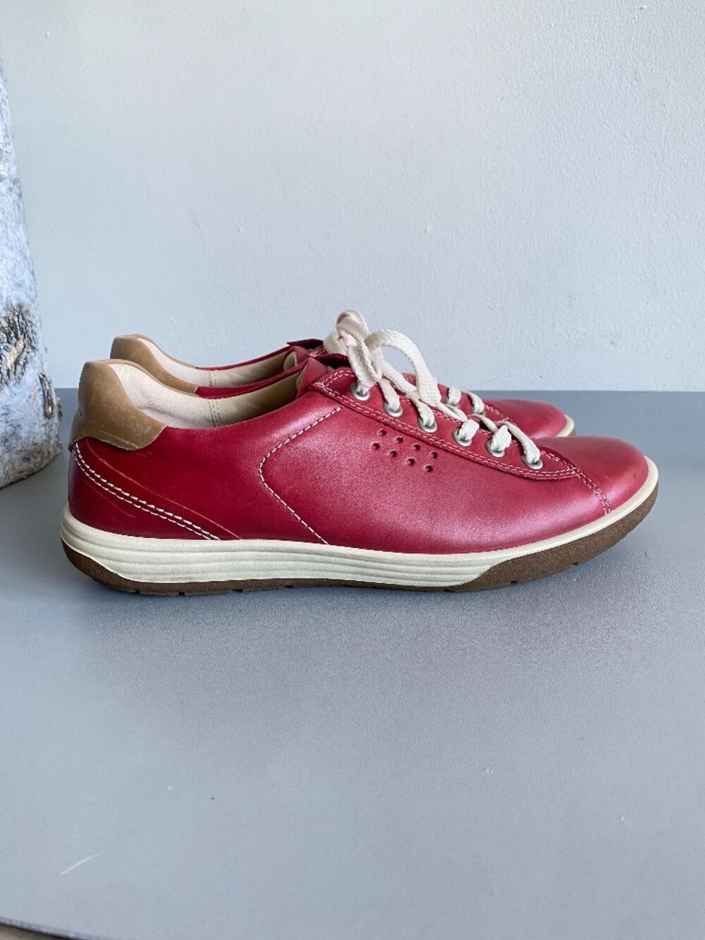 ECCO Women’s Leather Low Top Walking Sneakers Chili Red Lace Up Size 40 / 9